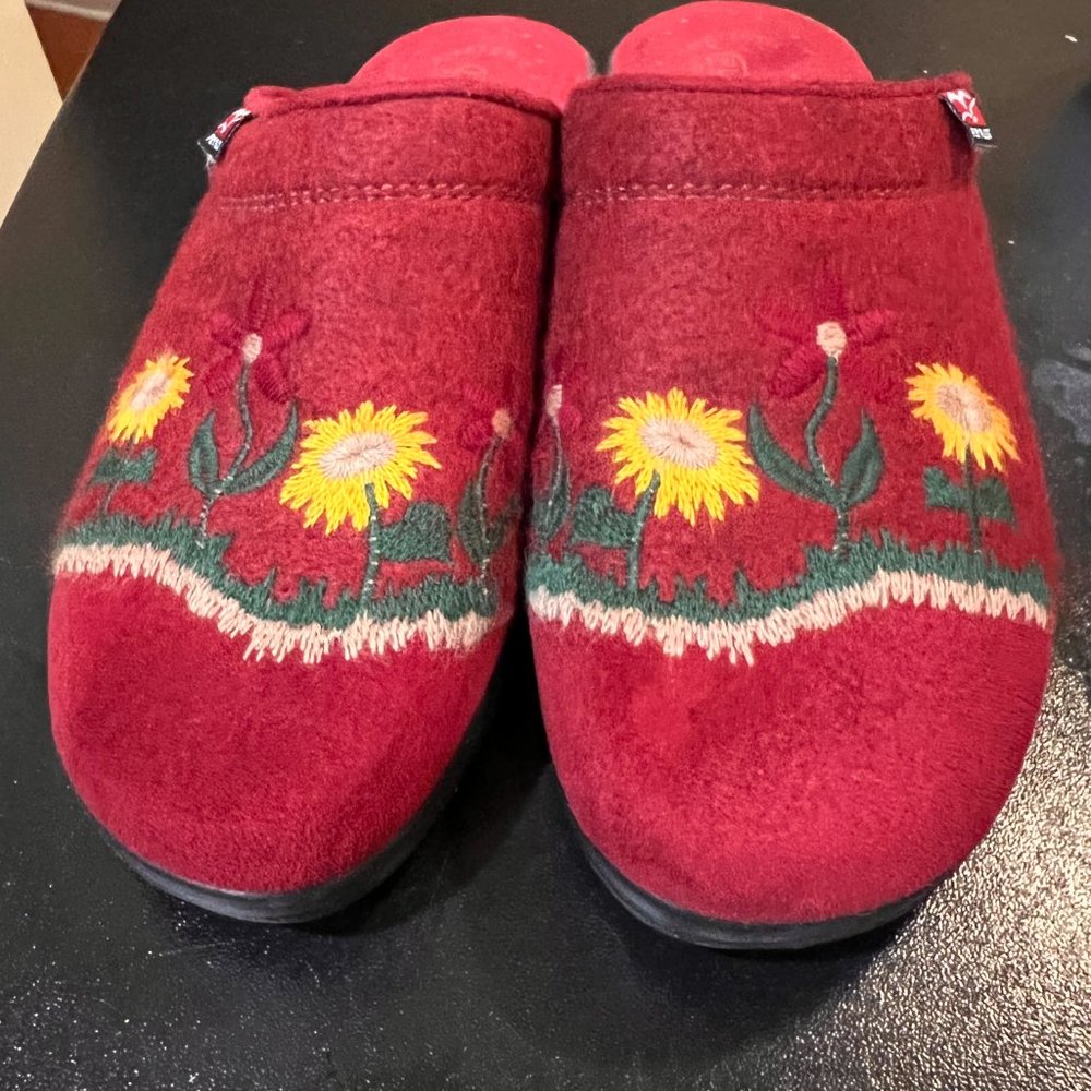 Flyflot size EU41 red slip-on clogs